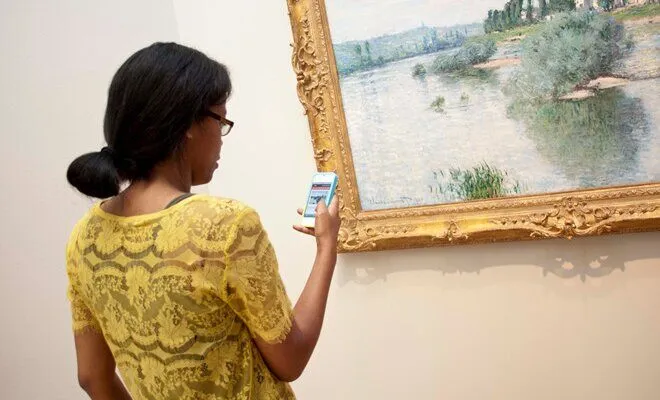 ‘Hãy dùng smartphone’ hay văn hóa đi bảo tàng kiểu Nhật